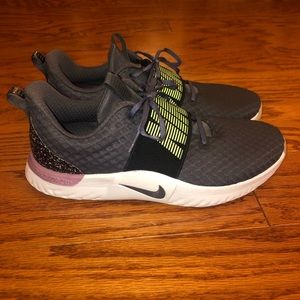 Nike Renew In season TR 9 sneakers: Offers Welcome